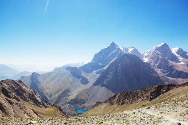 观点美丽的风景芬斯山 塔吉克斯坦高山风景全景