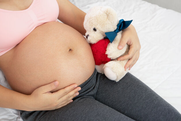 皮肤护理怀着宝宝的孕妇快乐孕妇腹部护理孕妇