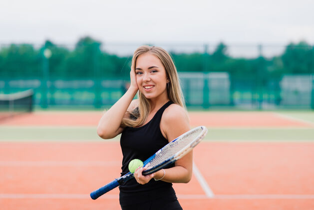 网球网球女运动员红土网球场的球员网球运动员生活方式健康