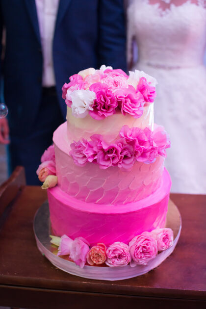 玫瑰鲜花婚礼蛋糕鲜花甜点安排