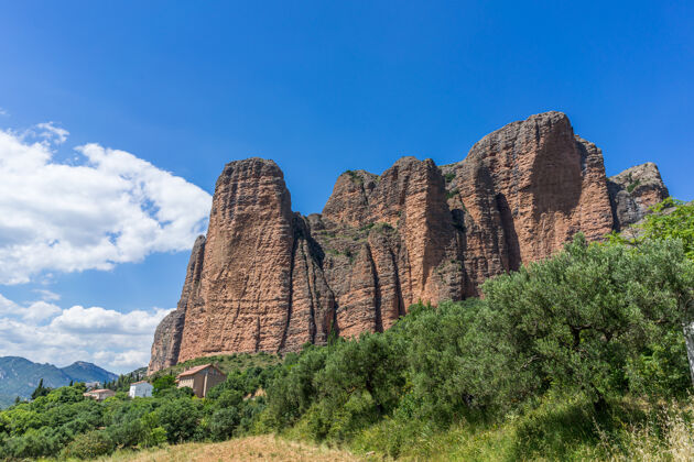 石头马洛斯德里格罗斯壮观的岩层在里格罗斯 西班牙自然攀岩村庄