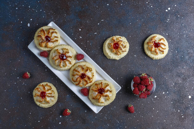 复制美味的曲奇配上树莓果酱和新鲜的树莓传统饼干美味