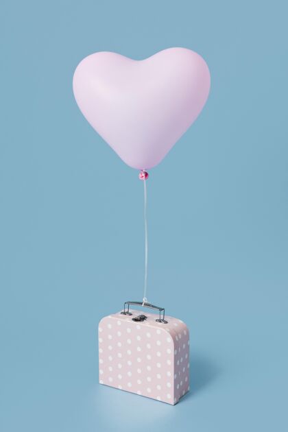 静物可爱的心气球组成生日节日气球