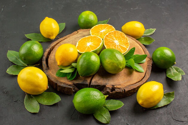 健康前视图新鲜酸柠檬在黑暗的背景苹果营养饮食