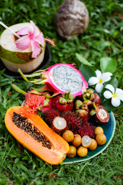 异国情调亚洲地区的热带水果在泰国的草地上美味木瓜素食