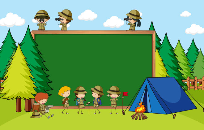卡通自然场景中的空黑板和童子军主题中的许多孩子生活森林人物