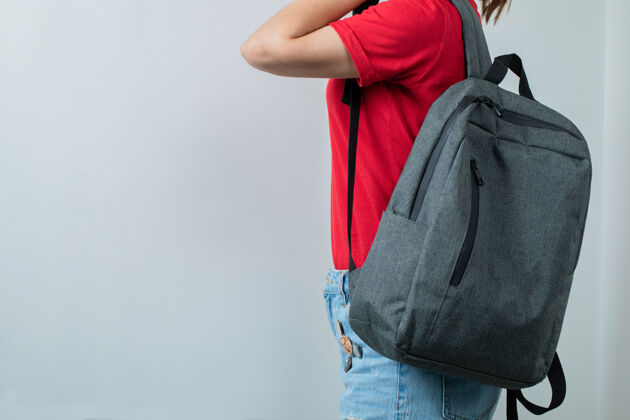 工作一个学生肩上扛着她的背包素描教育学习