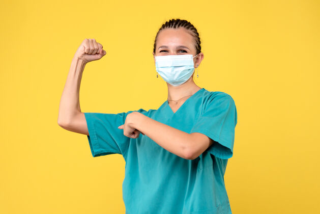流行病正面图女医生穿着医用衬衫 戴着防毒面具 病毒健康护士医院covid-19大流行色面具女医生护士