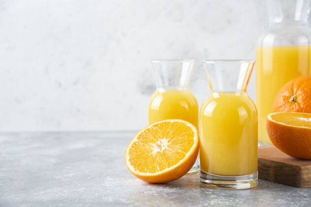 切片一杯果汁加一片橙子风格食物新鲜