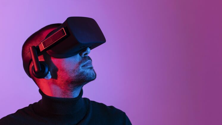 小玩意特写戴vr眼镜的男人创新未来虚拟现实