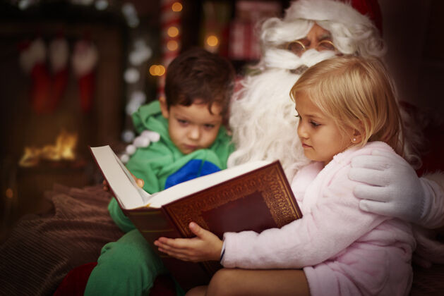 梦幻圣克劳斯读的魔法书聆听等待圣诞装饰