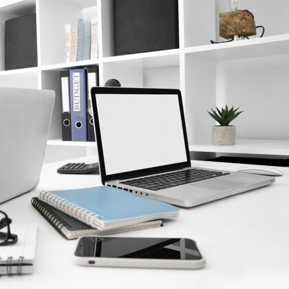 复印空间台式电脑和智能手机的桌面总部工作笔记本电脑