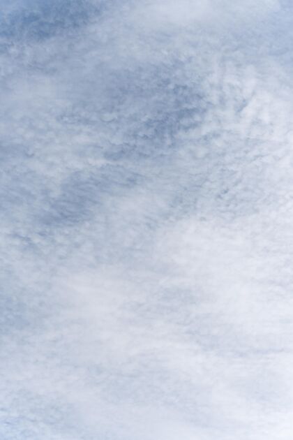多云蓝天与风云垂直射击户外复制空间背景