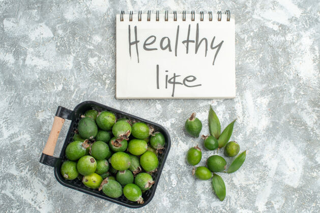格林盖奇正面图新鲜的食物在篮子里健康的生活写在记事本上的灰色表面苹果吃苹果有机