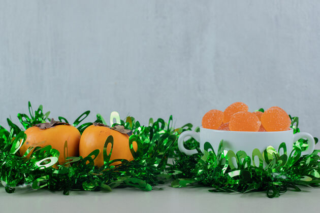 果冻新鲜柿子配橘子酱口香糖水果甜点