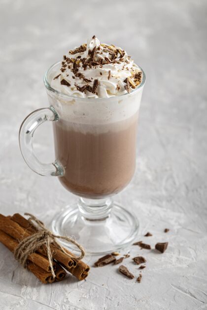 饮料近距离观看美味的热巧克力季节巧克力垂直