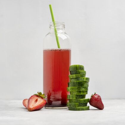 黄瓜健康草莓黄瓜饮料有机可口排列