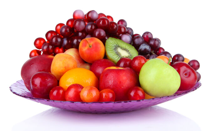 夏天各种多汁水果隔离在白色水果成熟颜色