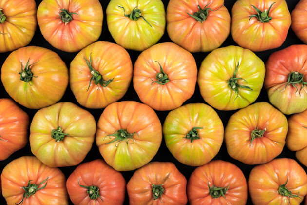 食品许多粉红色品种的绿色西红柿的顶视图超市超级营养零售