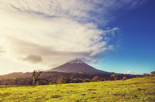 小径中美洲哥斯达黎加阿雷纳尔火山风景优美火山熔岩山峰