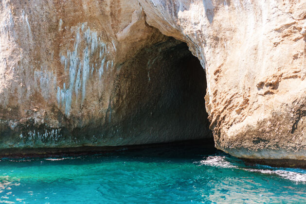 智利地中海海岸的大海洞风景悬崖岛屿