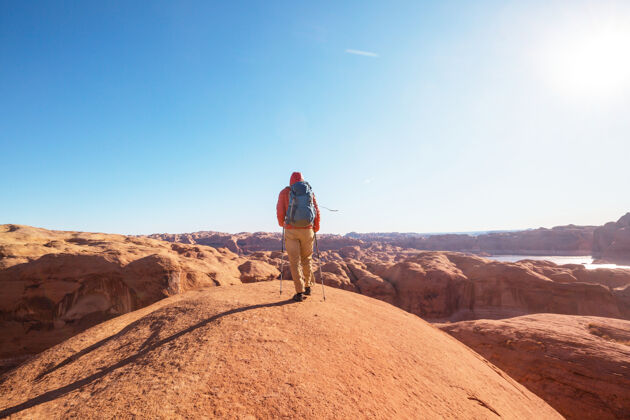 美国犹他州徒步旅行山远足不寻常的自然风景太棒了形成砂岩地层活跃风景炎热
