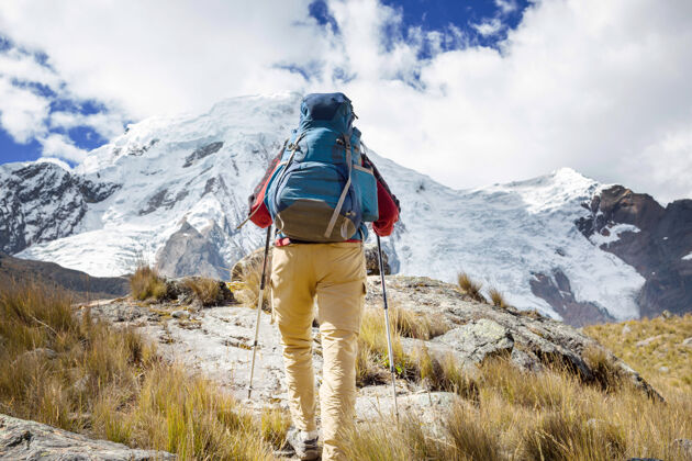 生存秘鲁科迪勒拉山脉的徒步旅行场景设备徒步旅行南美