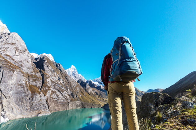 放松秘鲁科迪勒拉山脉的徒步旅行场景设备野营徒步旅行