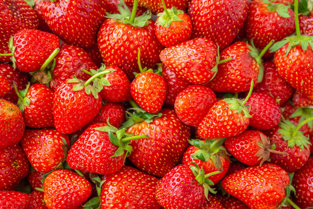 叶子新鲜有机草莓水果背景俯视特写农业营养维生素