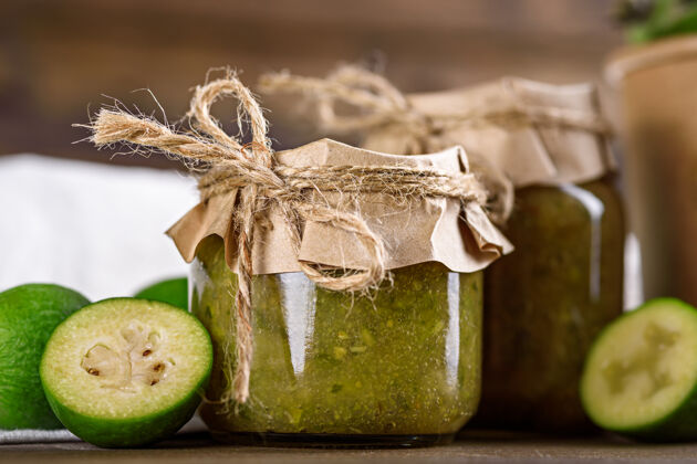 食谱特写异国情调的feijoa果酱在木制背景玻璃罐健康自然木材