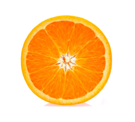 分割橙色水果隔离在白色背景上果汁颜色健康