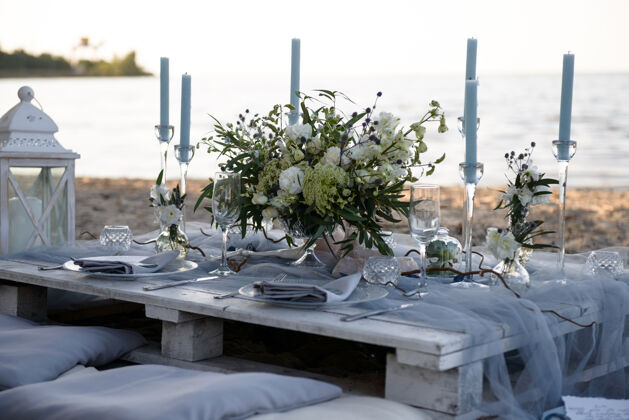 装饰浪漫的婚礼桌上沙滩热带加勒比海滩日落活动热带餐巾