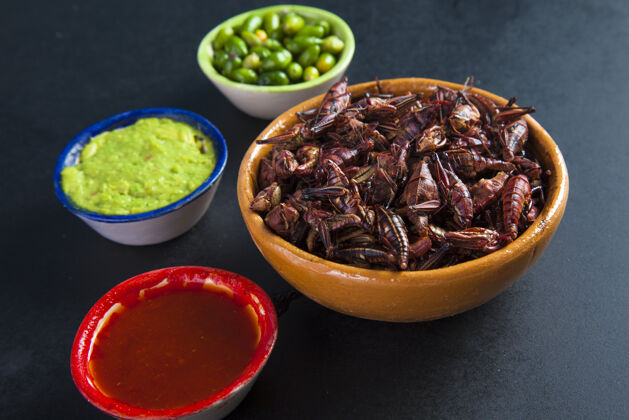 墨西哥食物蚱蜢小吃.传统的墨西哥菜开胃菜美食本地菜