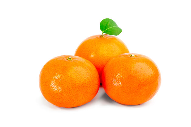 干净白底三个孤立的橘子维生素橘子健康