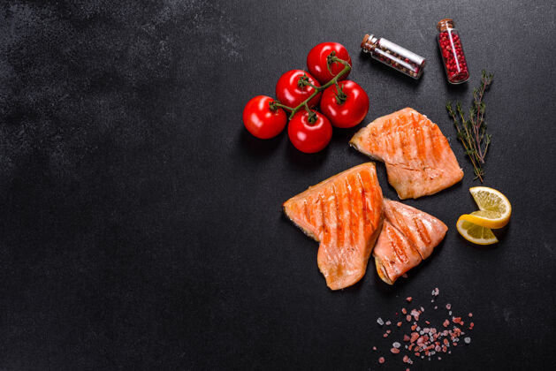 菲力美味的新鲜红鱼北极焦烤在一个烤架来源欧米茄 健康食品鲑鱼顶部海鲜