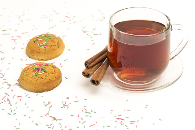 冬天圣诞姜饼饼干和一杯白底茶事件自制雪花