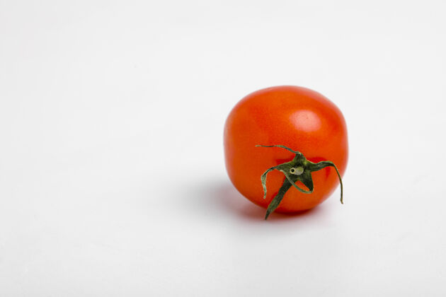 营养红色 明亮 多汁 新鲜的西红柿生的健康番茄