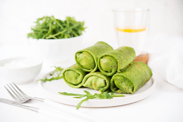 食物自制绿色素馅饼 蔬菜食品 菠菜煎饼菜肴印尼菜传统小吃