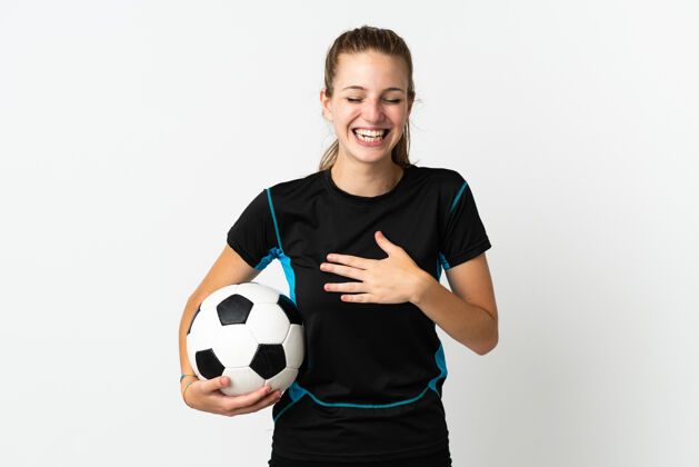表情一个年轻的足球运动员 一个被隔离在白色背景下的女人 面带微笑微笑女人大笑