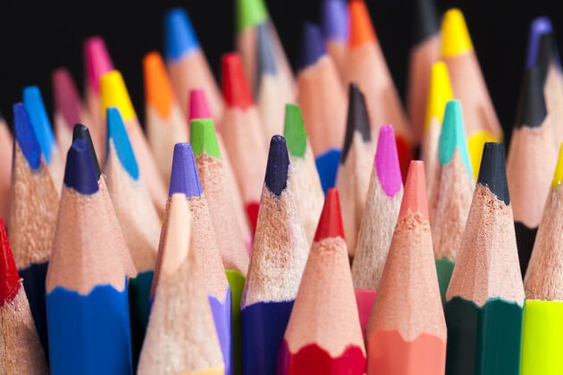 艺术家普通的彩色木铅笔 不同颜色的软铅笔芯 用于绘画和创作涂鸦笔划收藏