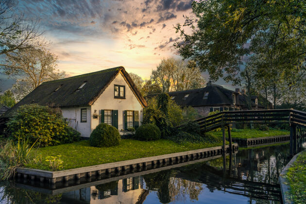 乡村2019年11月5日 荷兰 吉特霍恩：荷兰 吉特霍恩村的传统荷兰房屋荷兰风景建筑
