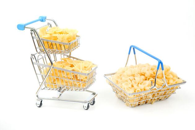 市场从市场上买来的意大利面食 放在一个食品篮子里面粉烹饪中的产品和食物膳食饮食烹饪