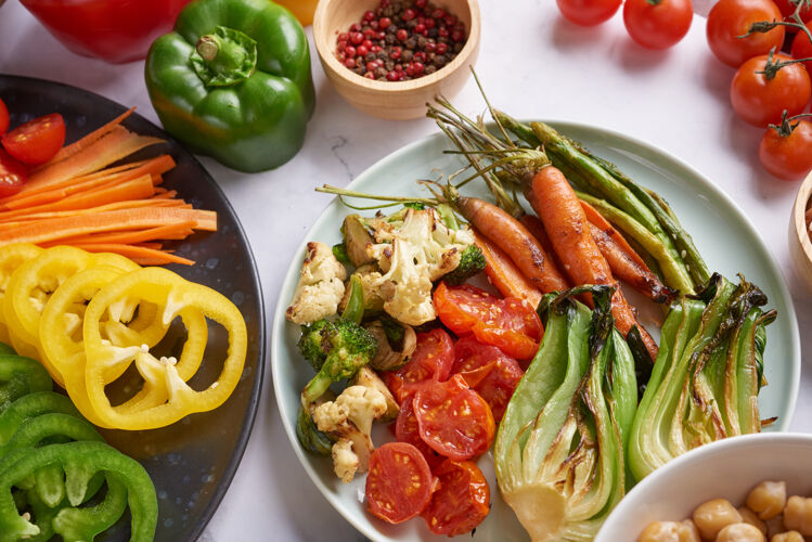 蔬菜佛碗菜 蔬菜和豆类顶视图平铺健康不同