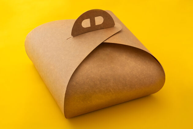 盒子黄色桌子上蛋糕的带把手的包装盒模型纸板包装食物