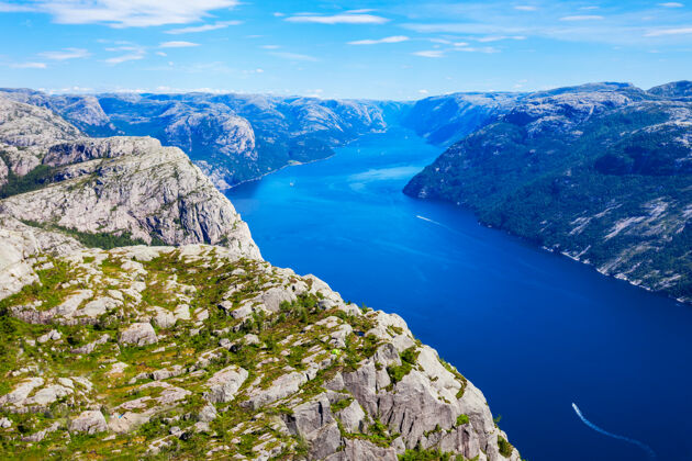 风险Preikestolen或prekestolen或讲坛岩石鸟瞰图 挪威远足挪威高原