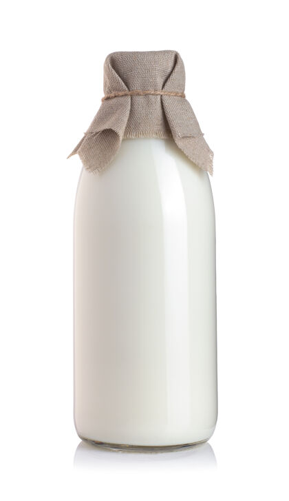 奶瓶一瓶隔离在白色表面的乡村牛奶营养乳制品膳食