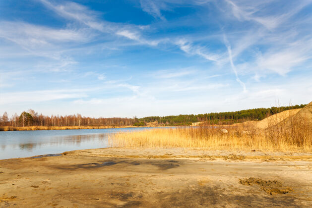 公园湖畔风景沙质 天空清澈白天天空自然