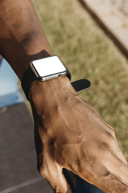 运动穿着模拟智能手表的跑步者健康实体模型智能手表