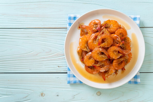 薯条甜虾是泰国菜 用鱼露和糖烹调-亚洲风味红虾生产力配料