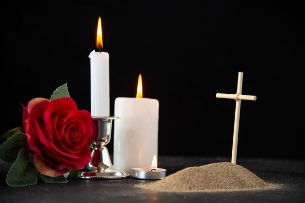 死亡黑色蜡烛的小坟墓正面图火焰光庆祝